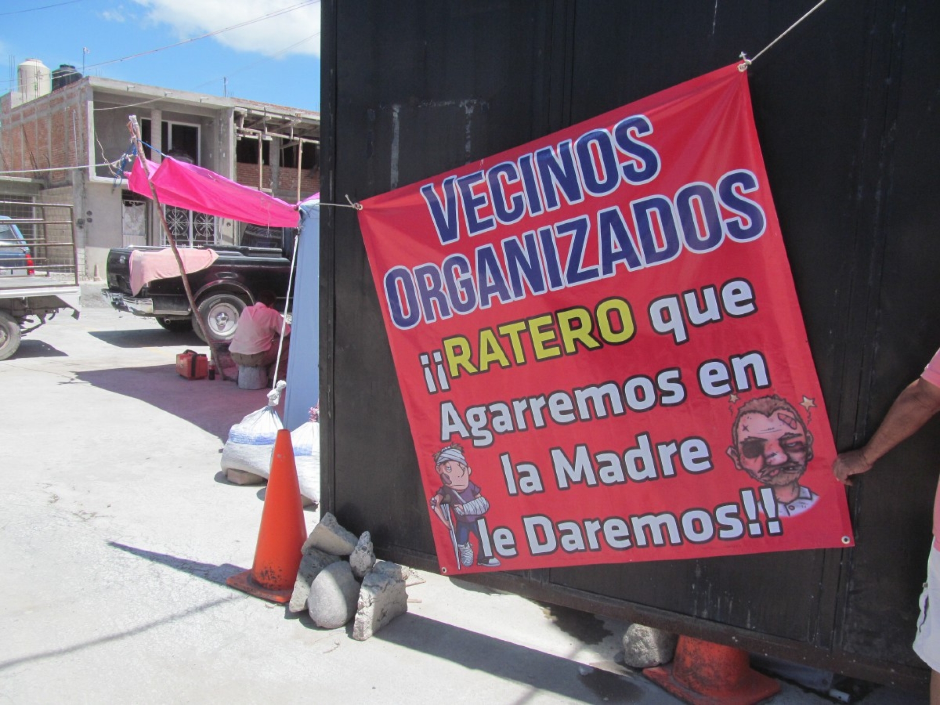 Advierten vecinos a delincuentes que serán linchados