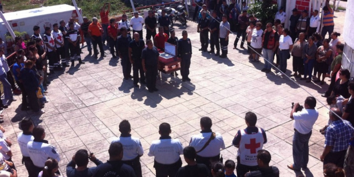 Rinden homenaje al paramédico asesinado el sábado; era de Zacatepec