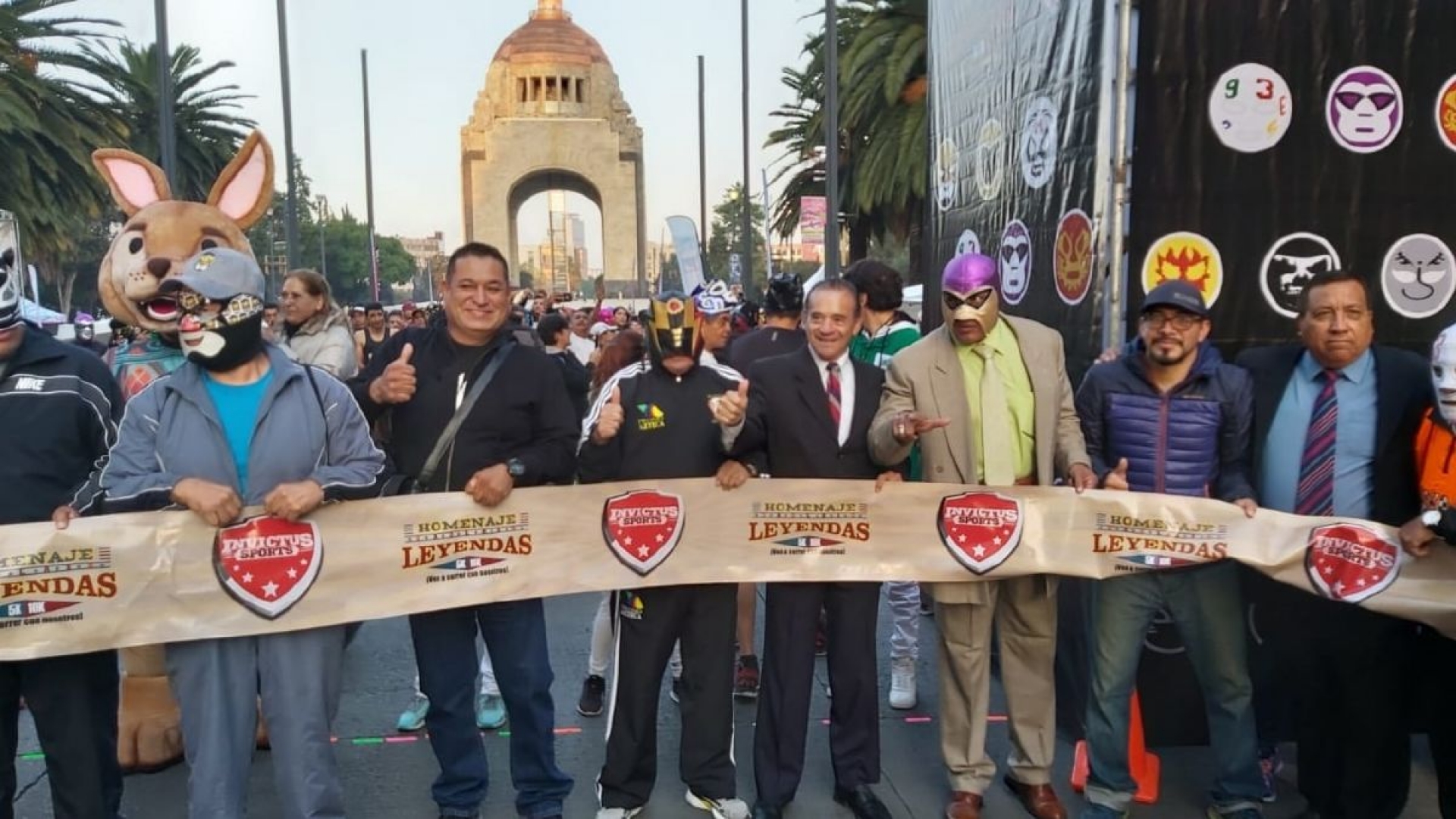 Corren por las leyendas de la lucha libre