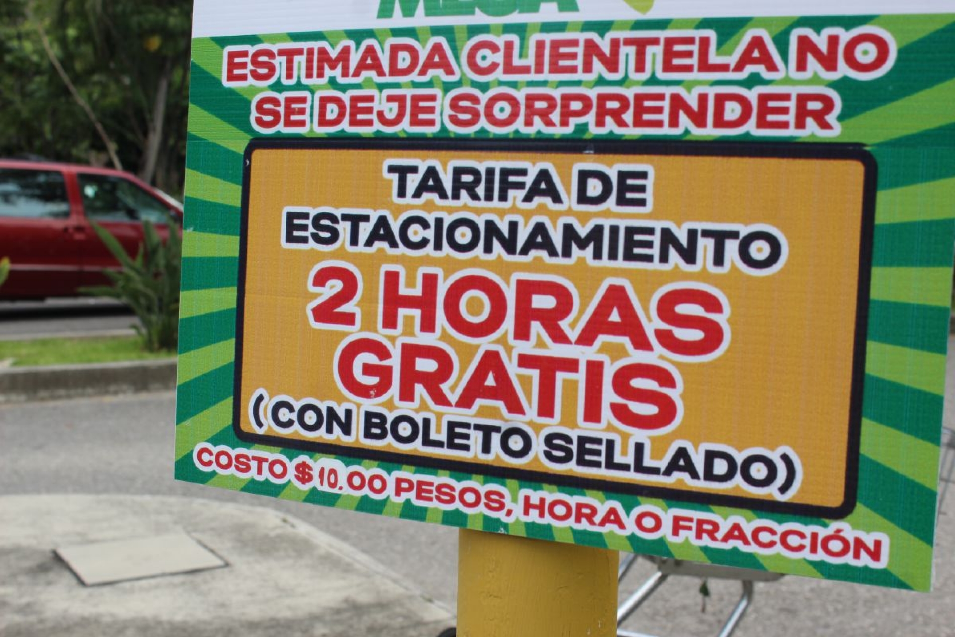 Lento cumplimiento de estacionamiento gratuito
