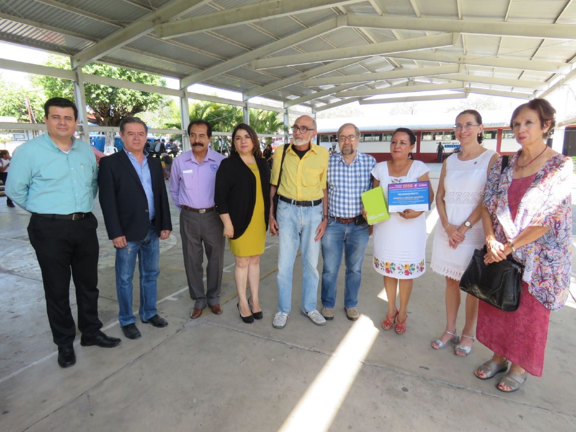 Maricela Orozco Bahena recibió el premio AcMor-La Unión como profesora distinguida