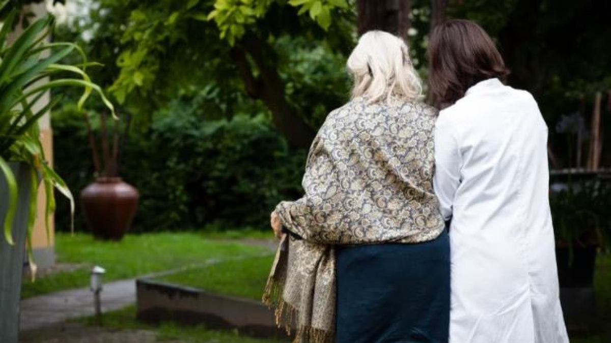 Un factor explicaría por qué las mujeres son más susceptibles de padecer Alzheimer