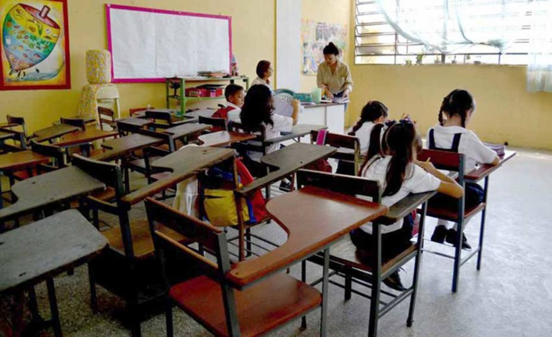 ¿Qué es el programa 'La escuela te extraña' de la SEP y por qué genera debate?