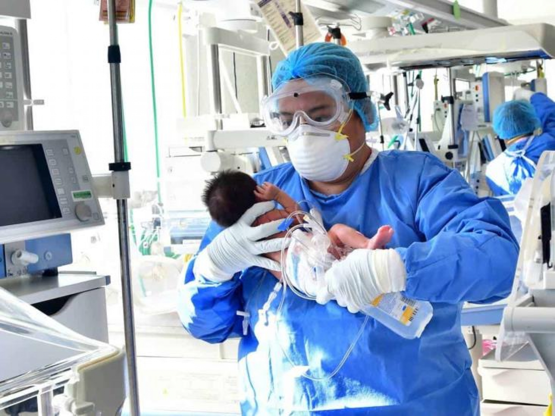 Nace primer bebé con anticuerpos contra COVID-19 en Singapur
