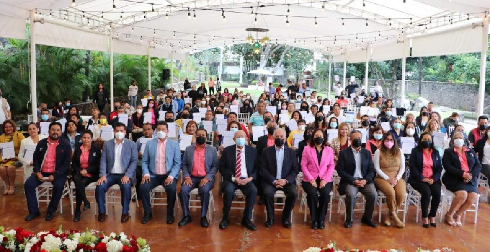Reconoce UAEM trayectoria de trabajadores administrativos