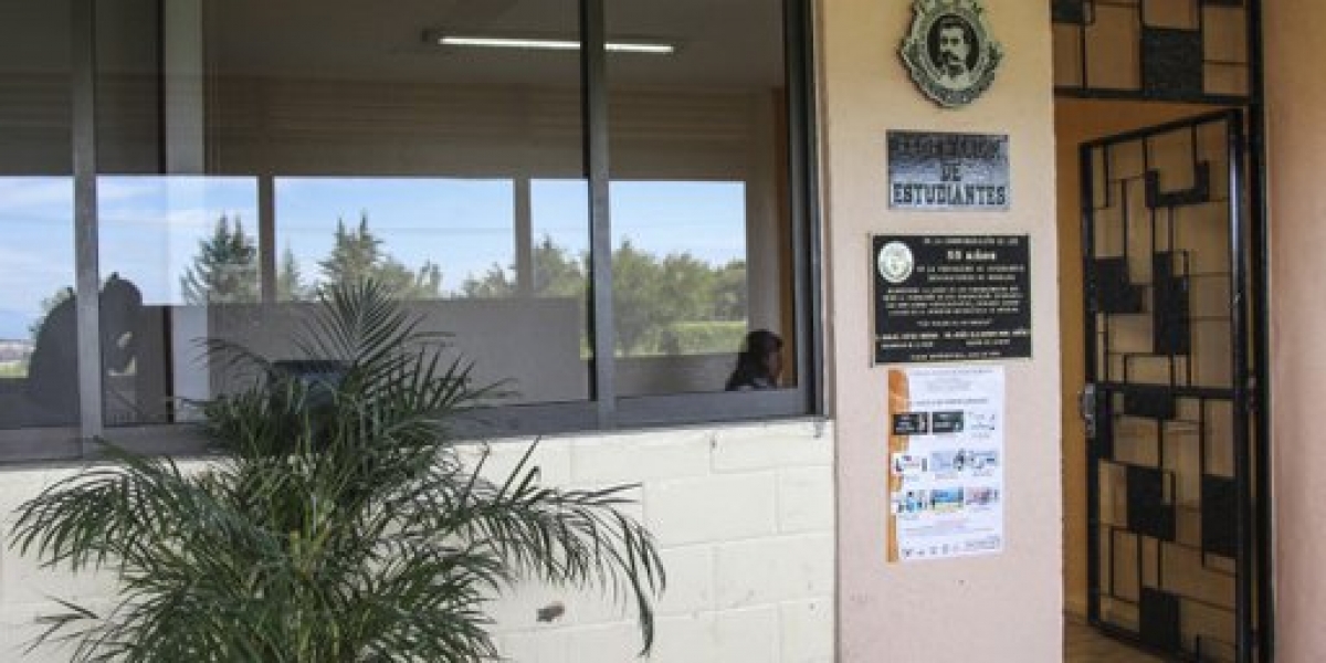 Promueve FEUM que estudiantes se amparen contra alza en el transporte