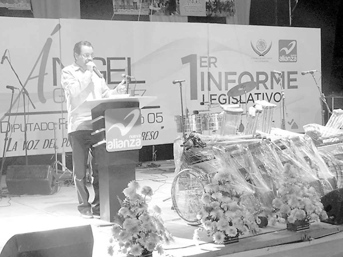 Ángel García Yáñez rindió su primer informe de labores
