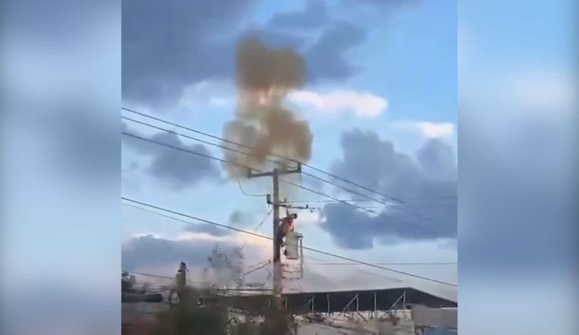 Joven sufre descarga eléctrica y cae sobre patrulla durante persecución en Juárez