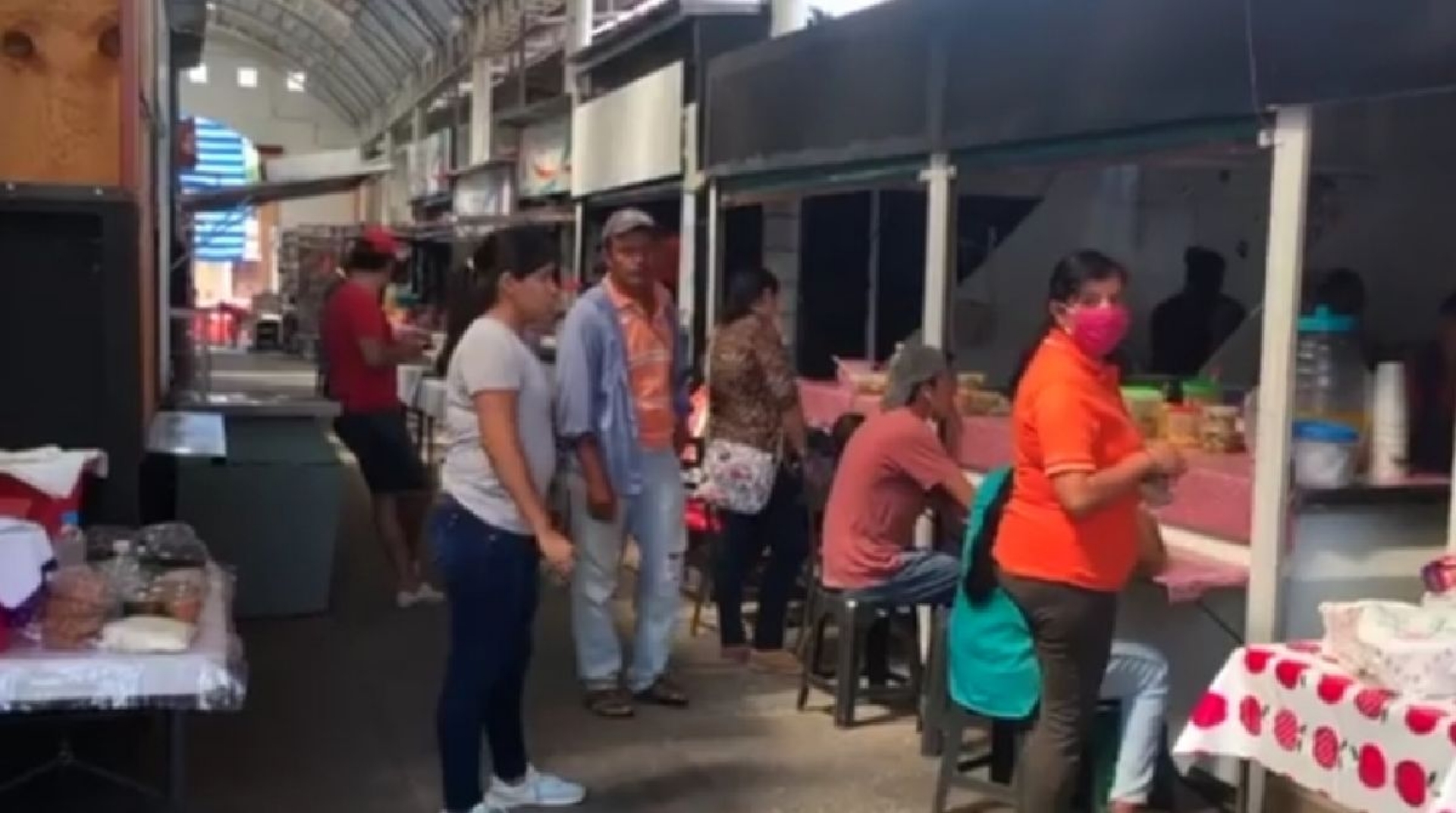 Aseguran que comerciantes de Coatlán incumplen medidas sanitarias