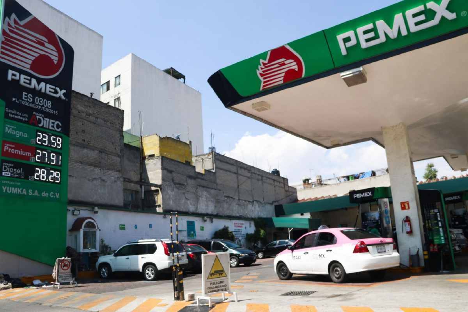 Gobierno y sector gasolinero mantienen precio del diésel en 28 pesos