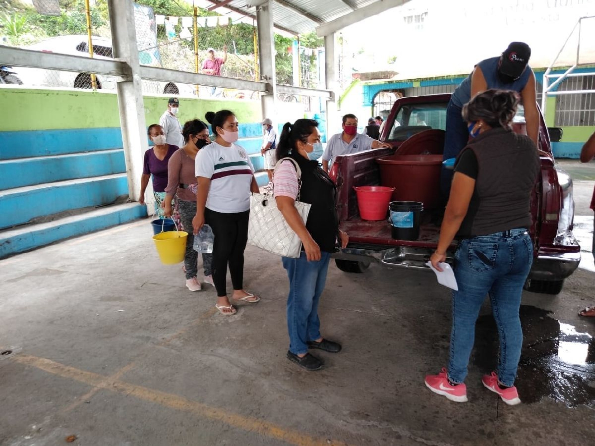 Reparten tilapia en Jojutla para combatir al mosquito transmisor del dengue