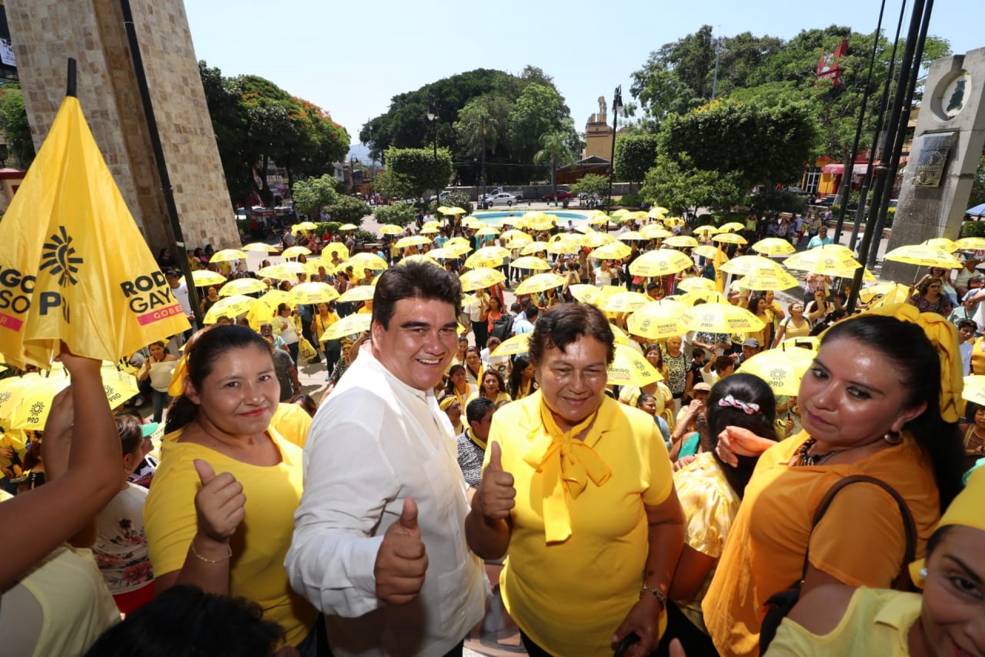 Suma Manuel Agüero mil 500 mujeres promotoras del voto a su campaña