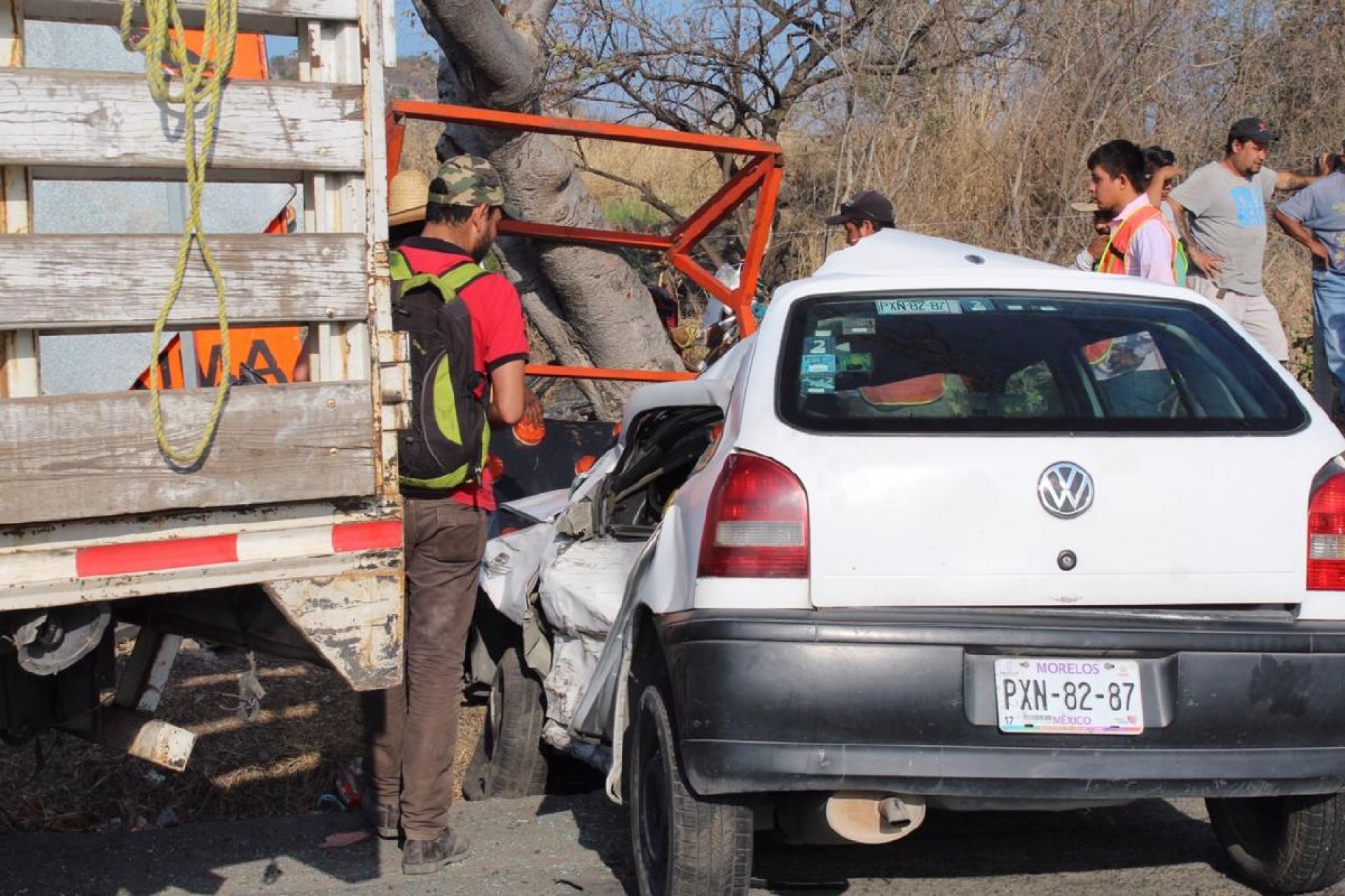 Una mujer grave, saldo del choque entre tres vehículos