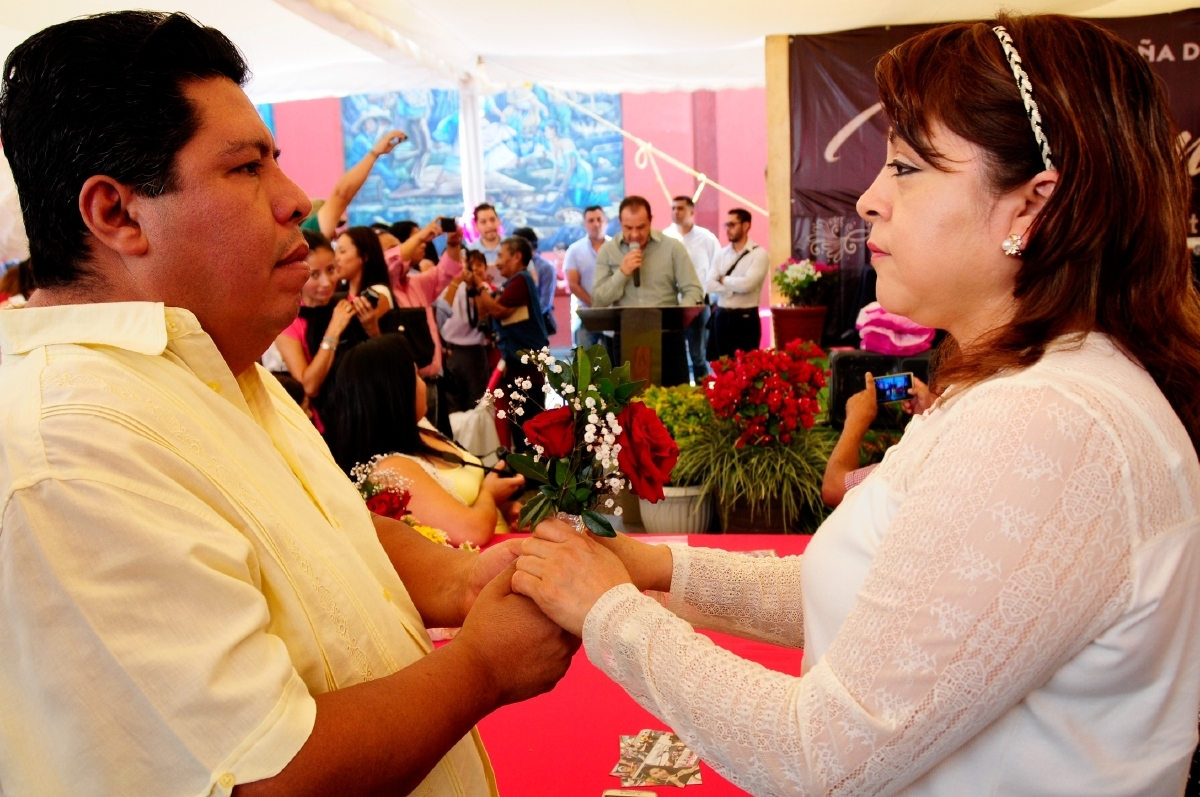 Encabeza Cuauhtémoc Blanco ceremonia de matrimonios gratuitos