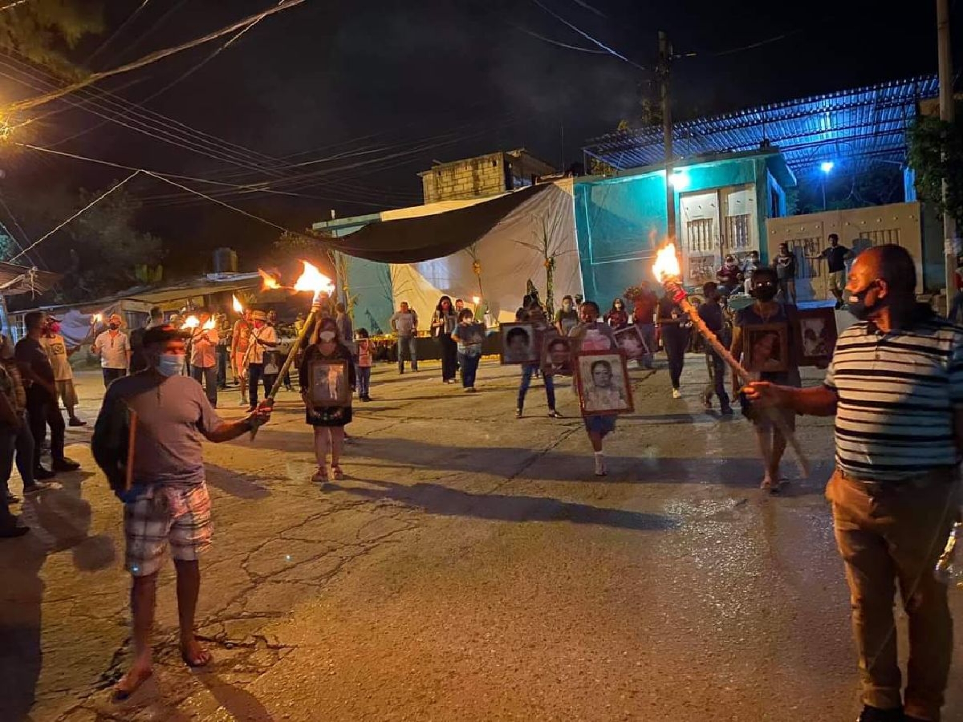 Por el Día de Muertos, realizan la marcha nocturna en Tetelpa