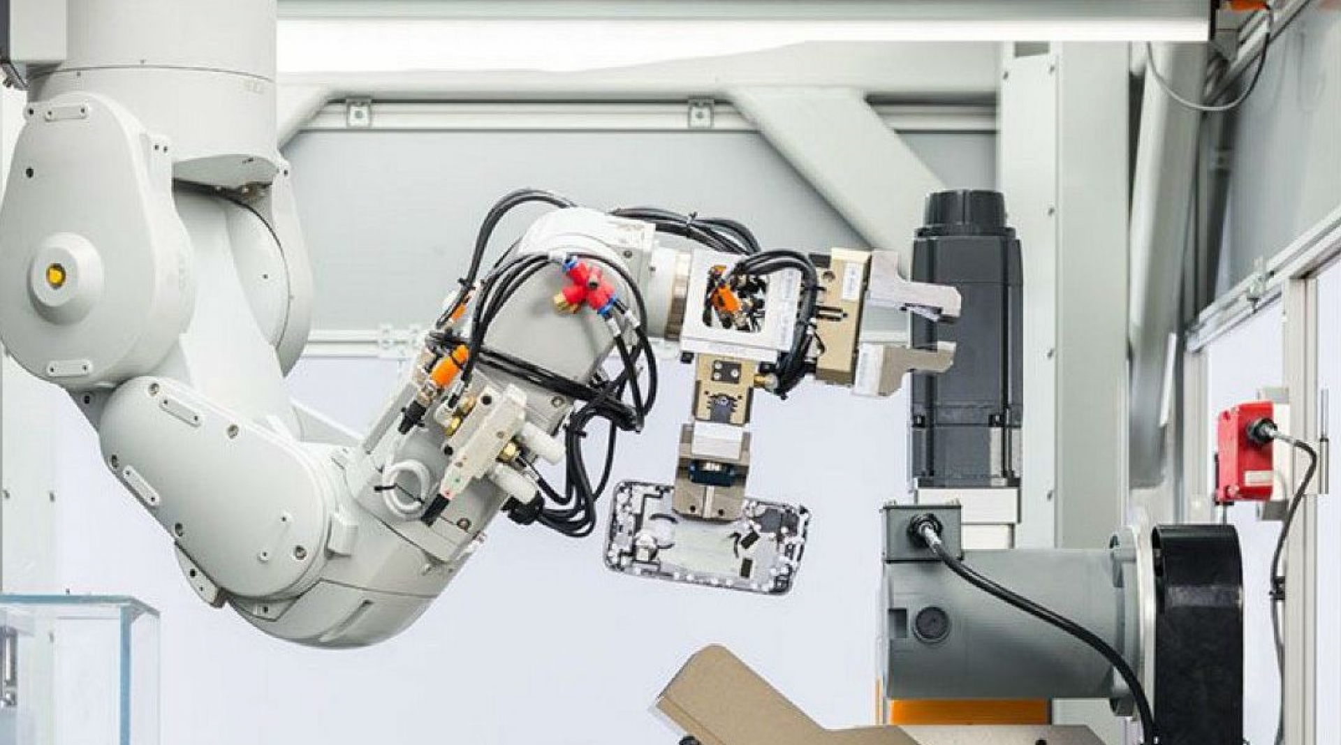 Este robot de Apple puede desarmar 200 iPhone en una hora