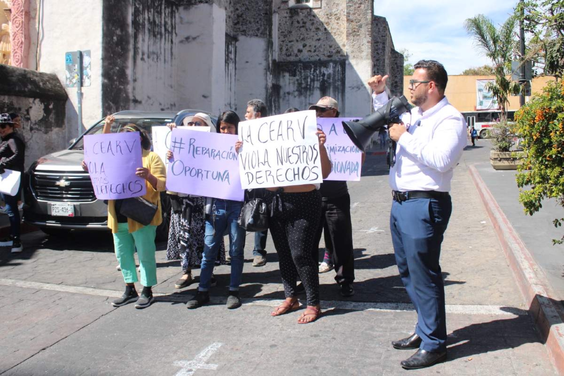 Protestan contra comisión de atención a víctimas