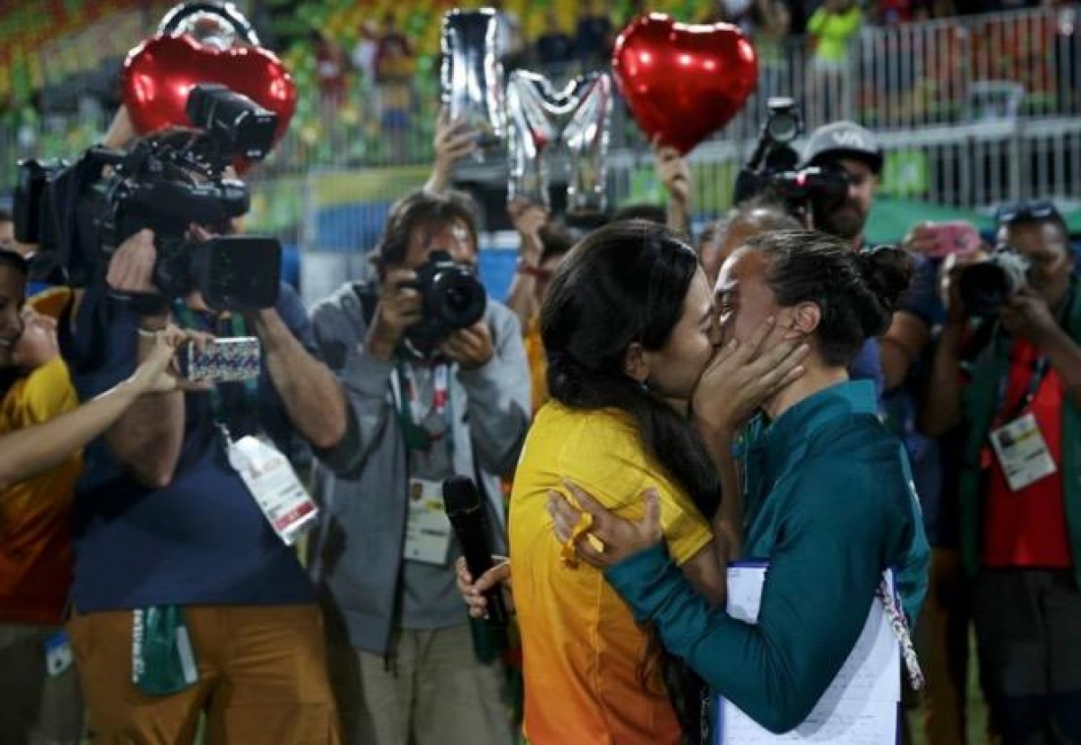 Jugadora de Rugby recibe propuesta de matrimonio de su novia en Río