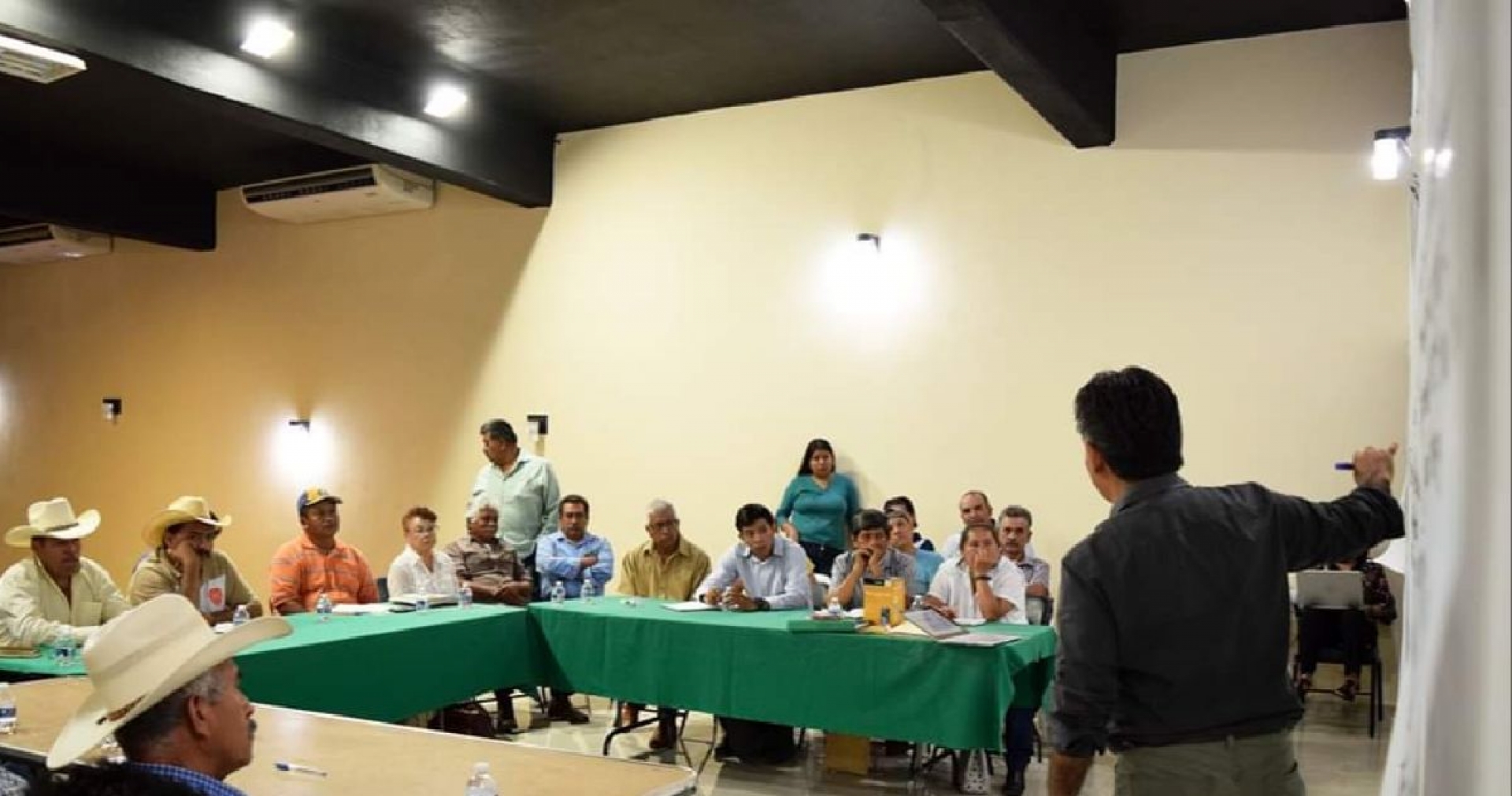 Imparten taller a productores de agave de la zona suponiente