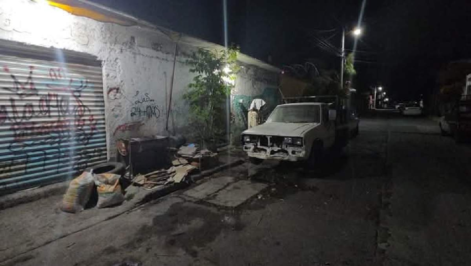 Incendian dos vehículos en Temixco