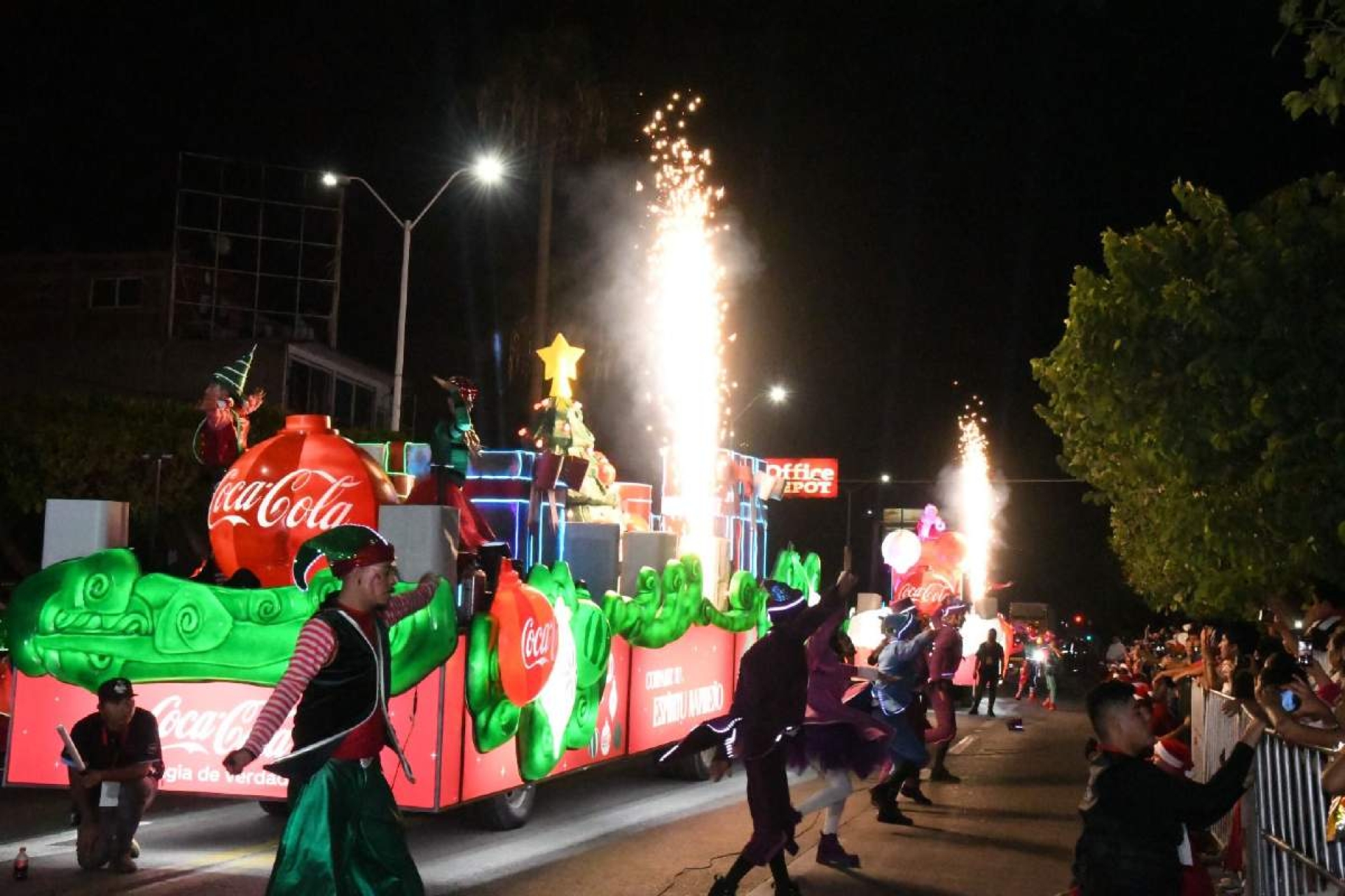 La caravana navideña de Cuautla congregó a miles de espectadores