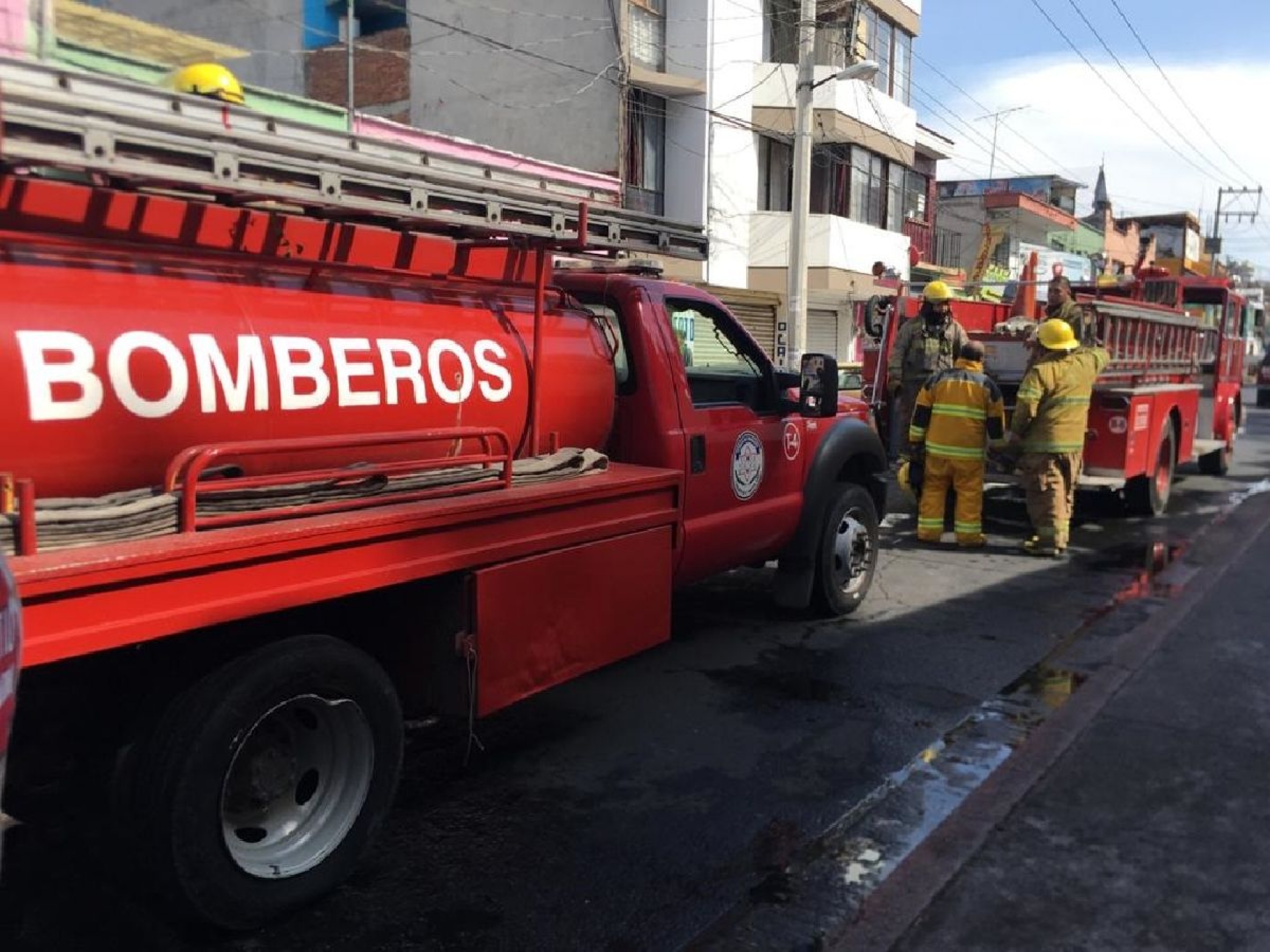 Realizan bomberos de Cuautla colecta para renovar herramientas y equipos