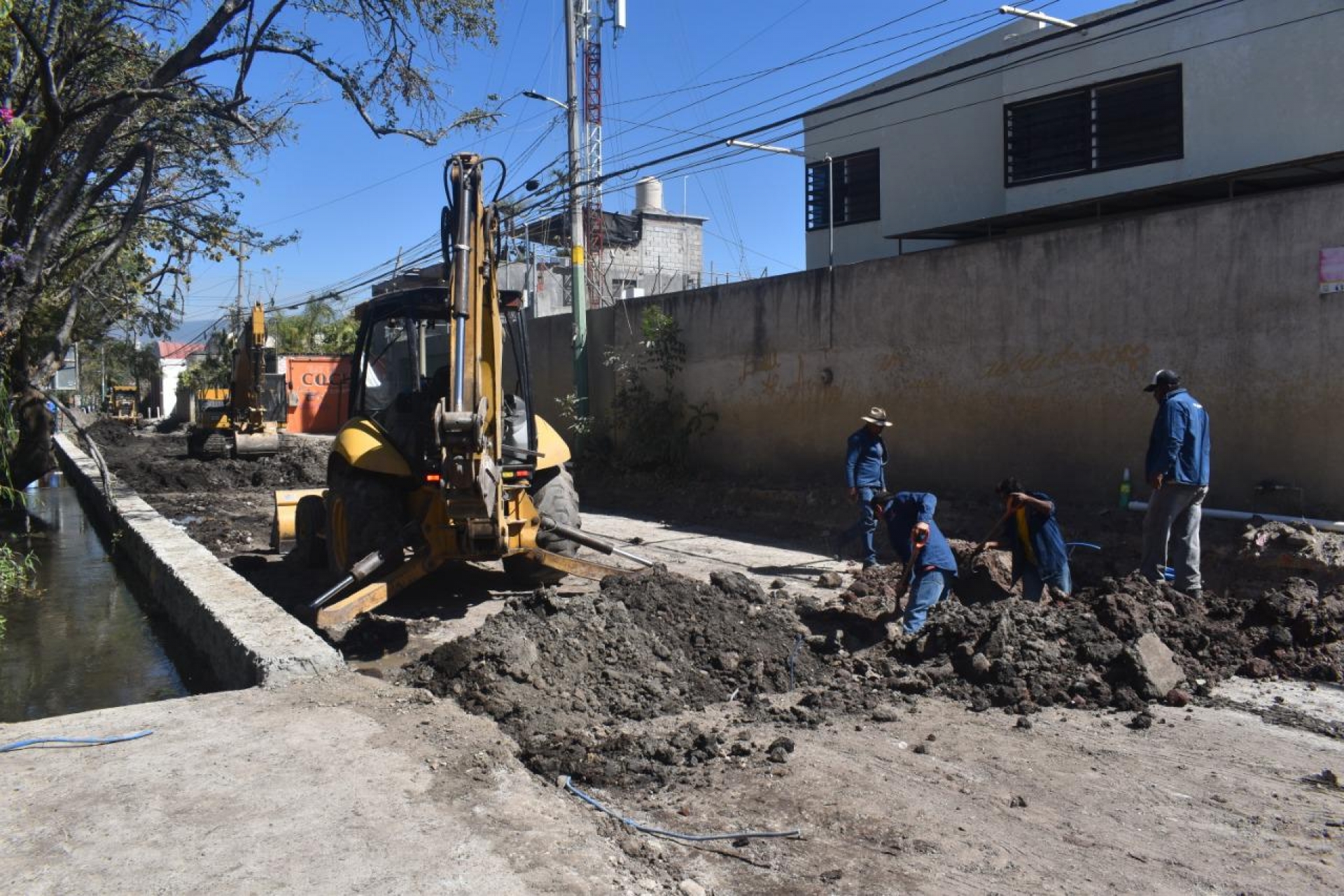 Instala SCAPSJ 530 metros de red de agua potable en Begonias, Atlacomulco