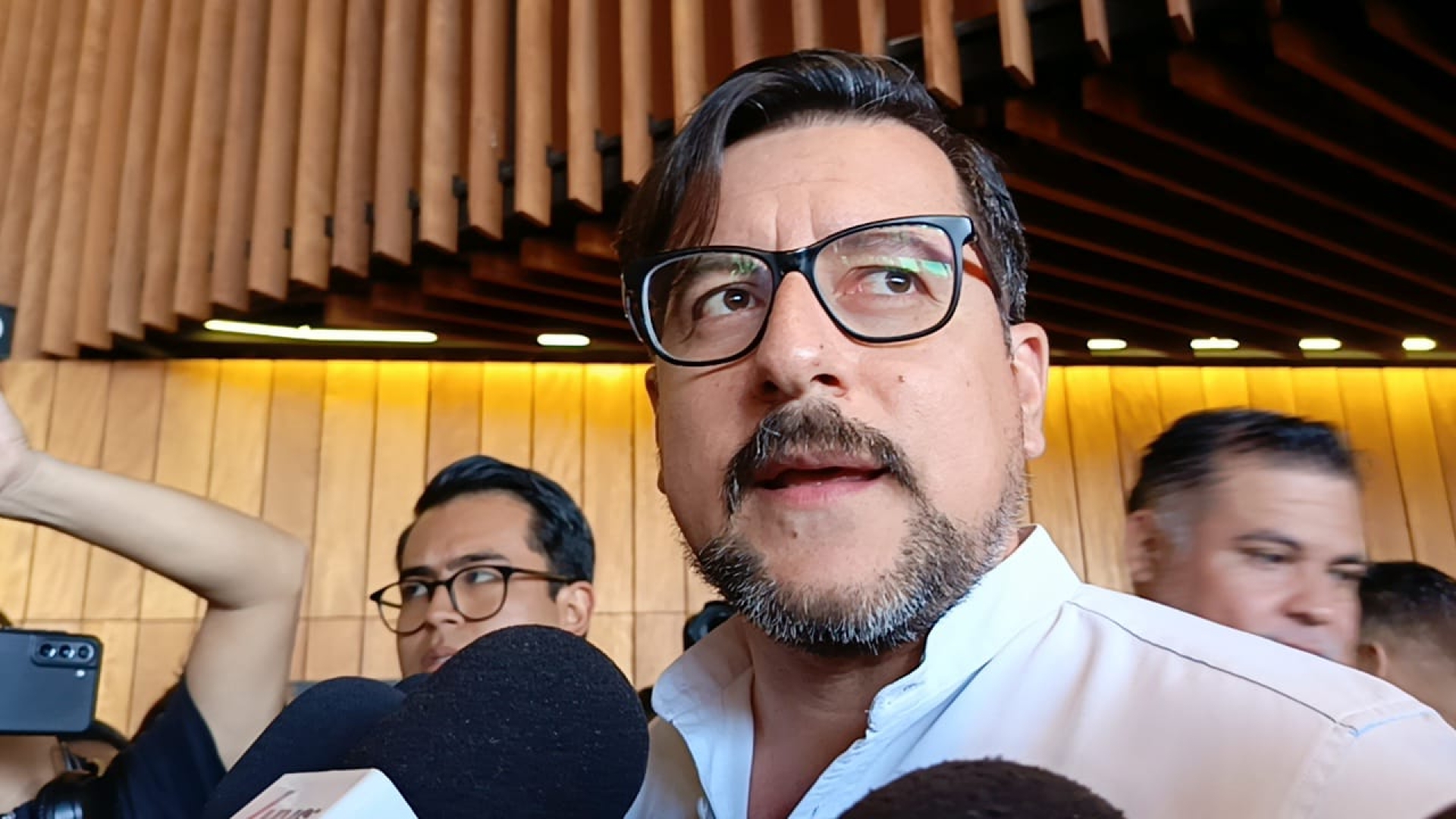 Hay apertura para revisar planteamiento de aumento al pasaje desde perspectiva técnica y no política, afirma Movilidad