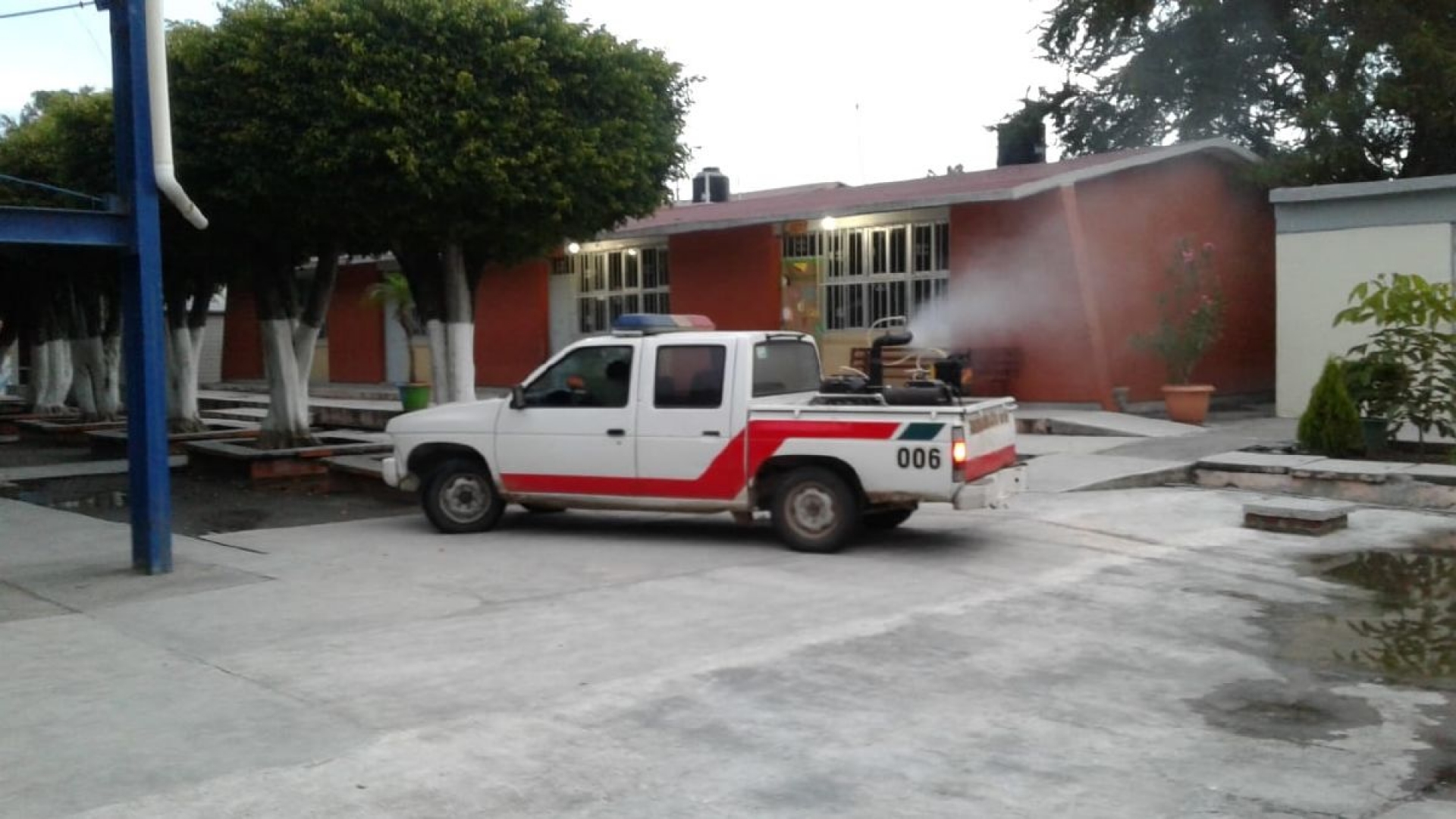 En marcha, la fumigación de planteles educativos de Miacatlán: Dirección de Salud
