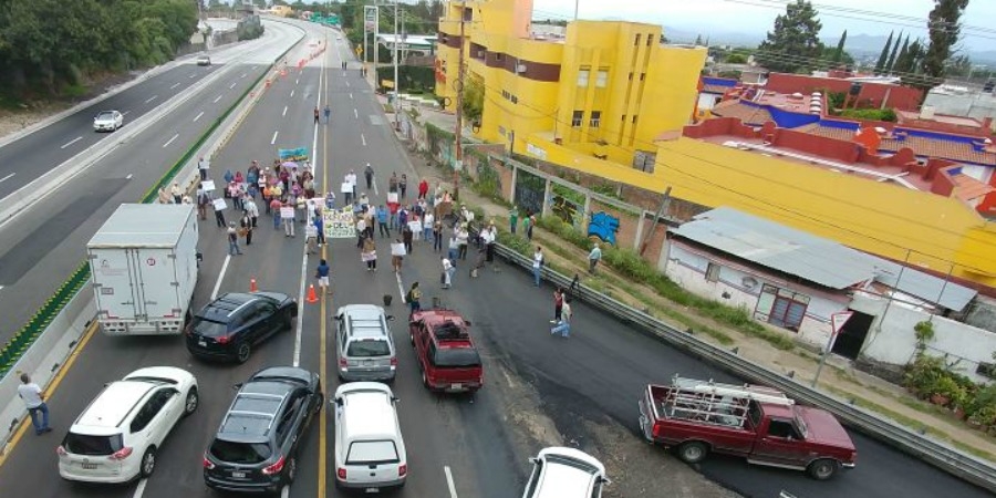 Marcha Frente en Defensa de Tepoztlán a la SCT; inconformes bloquearon autopista