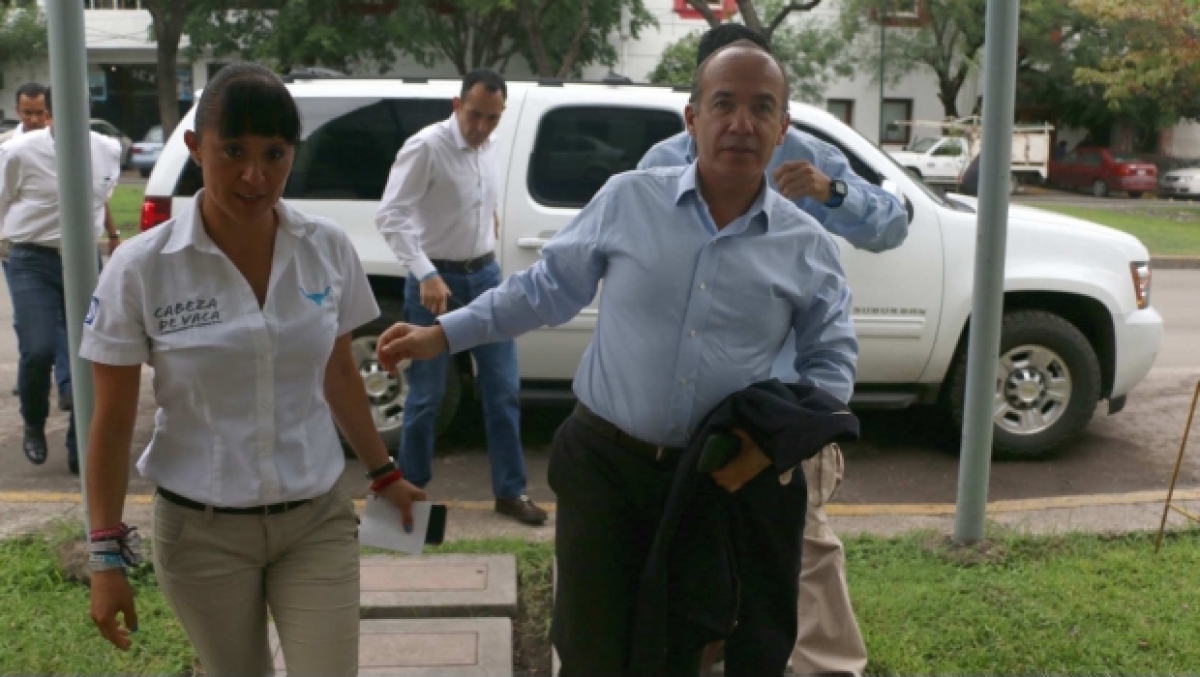 Felipe Calderón aclara que no renunciará al PAN