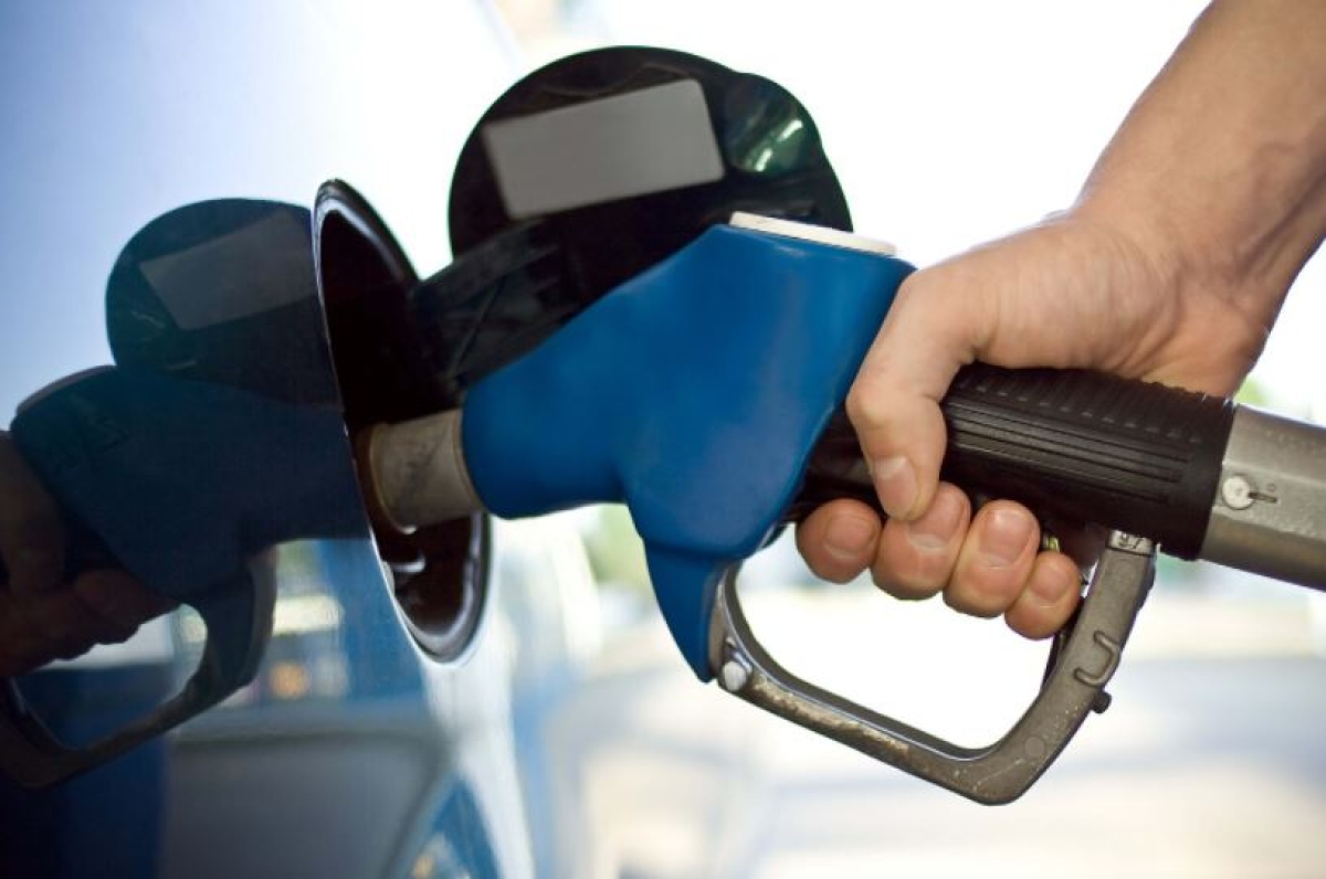 Las personas siguen prefiriendo los autos de combustión interna sobre los eléctricos