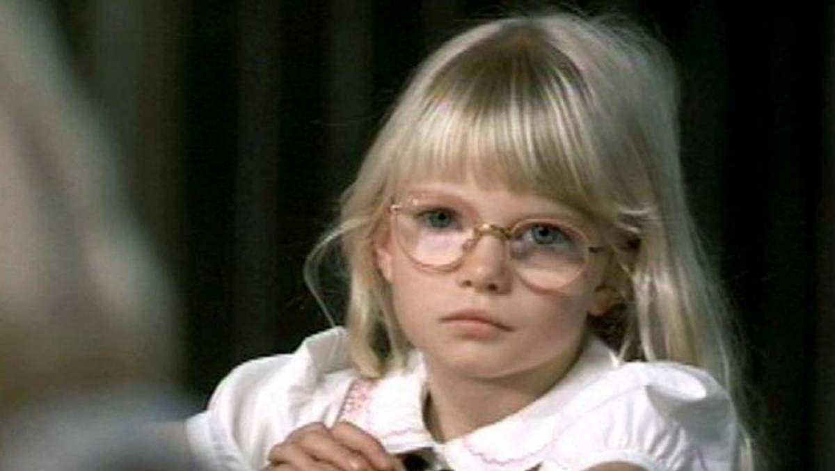Así luce ahora la niña de trenzas de "Matilda"