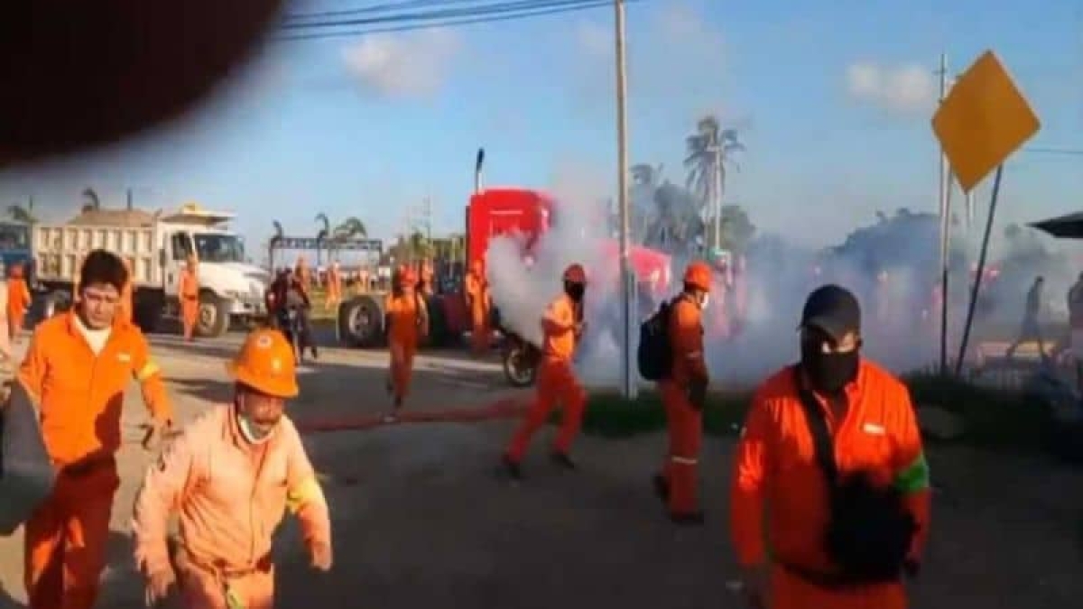 Reportan enfrentamiento entre trabajadores de Refinería Dos Bocas