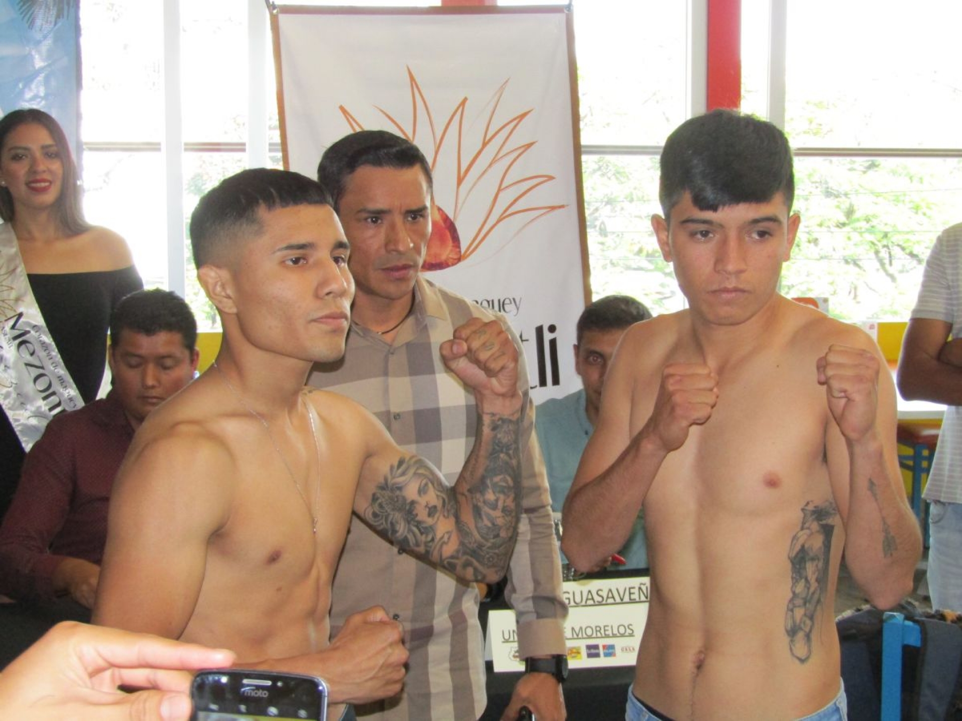 Boxeadores suben a la báscula