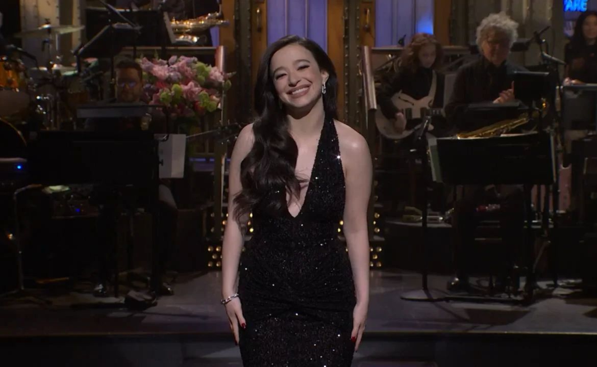 Mikey Madison debuta en SNL con humor y un inesperado Calamardo