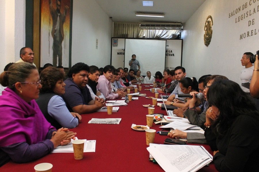 Sindicatos de burócratas exigen desechar reforma a jubilaciones