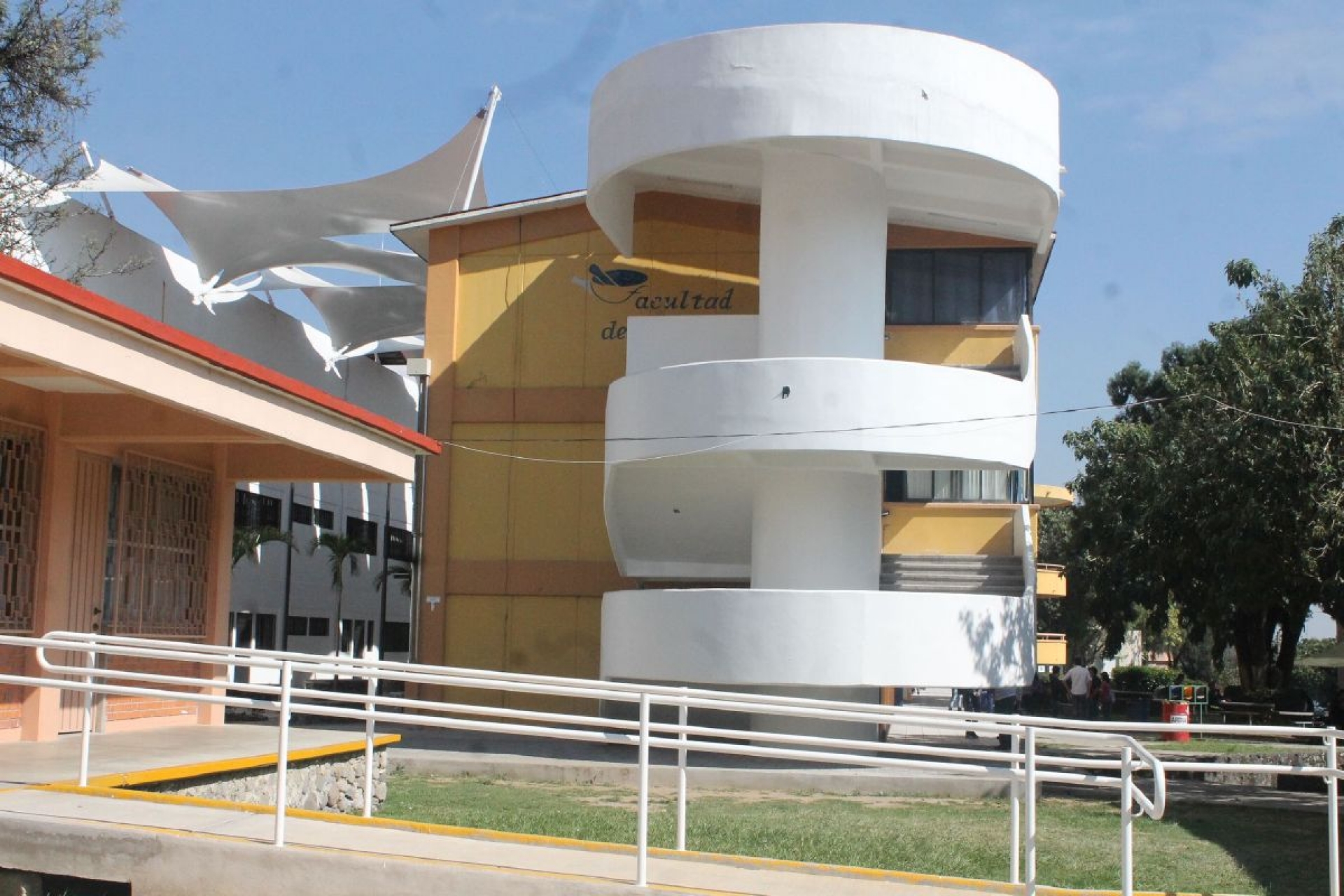 Conceden prácticas en hospitales a estudiantes de Farmacia-UAEM