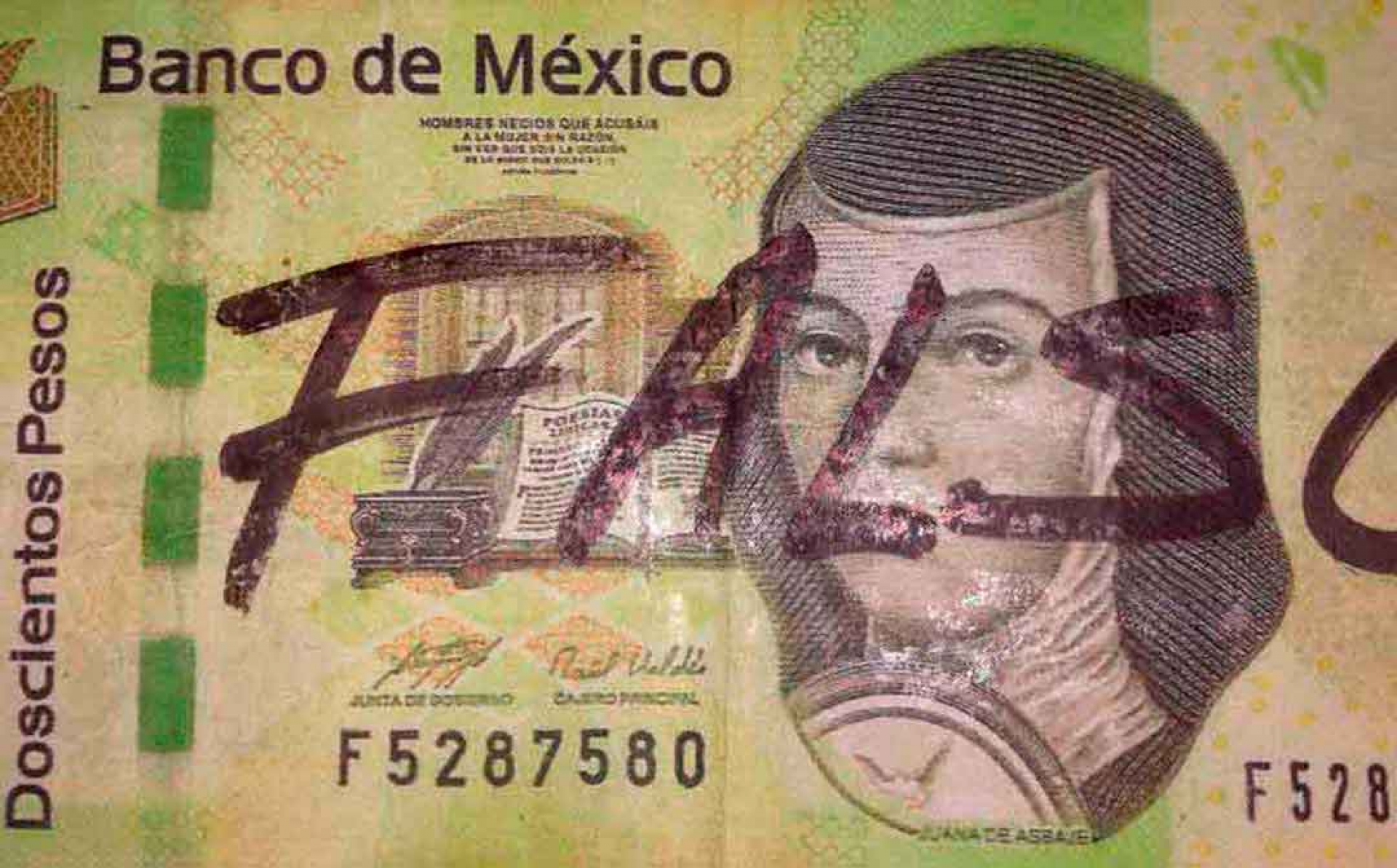 La acusan de pagar con un billete falso