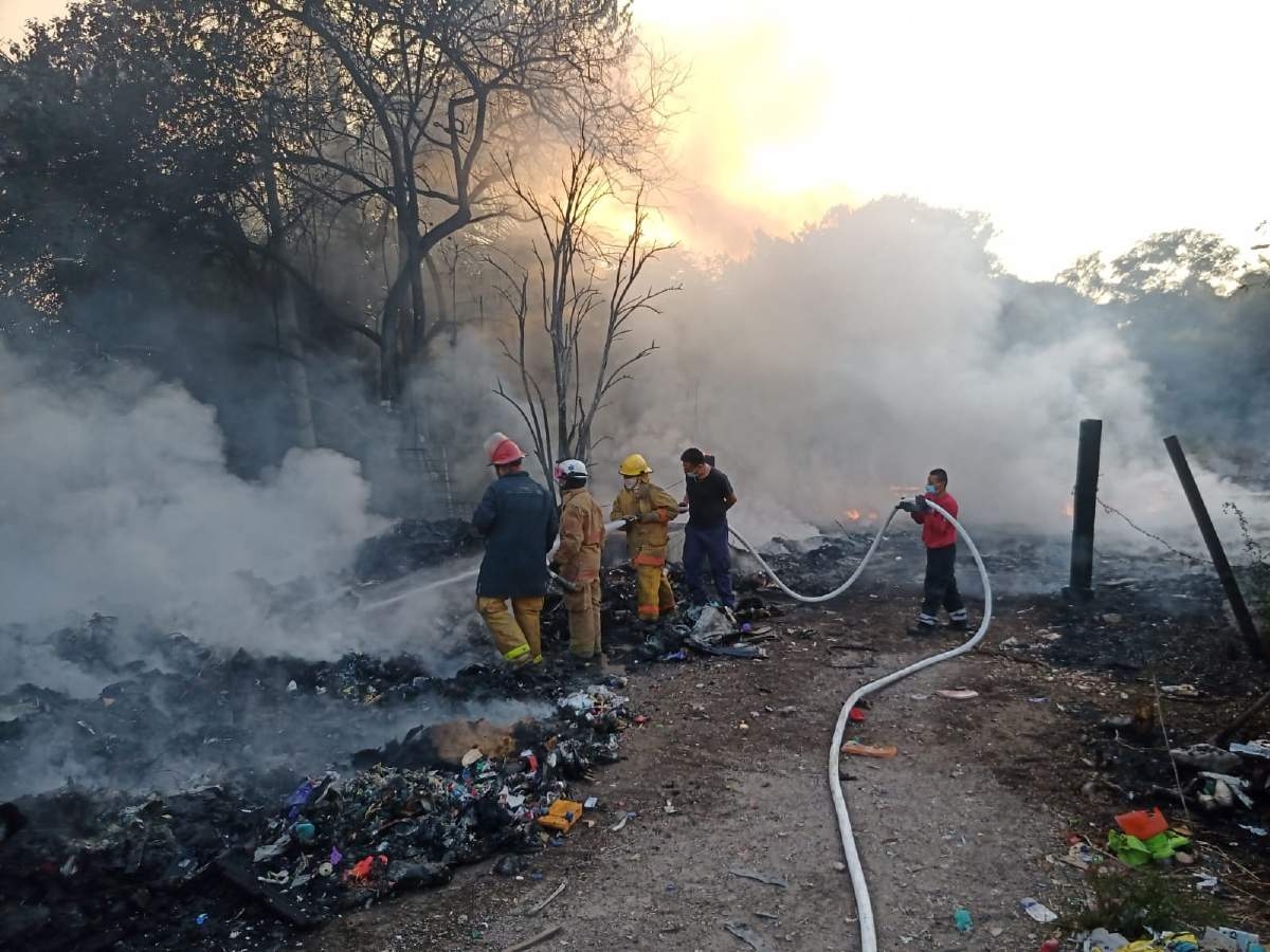 Se incendia bodega de residuos industriales en Puente de Ixtla