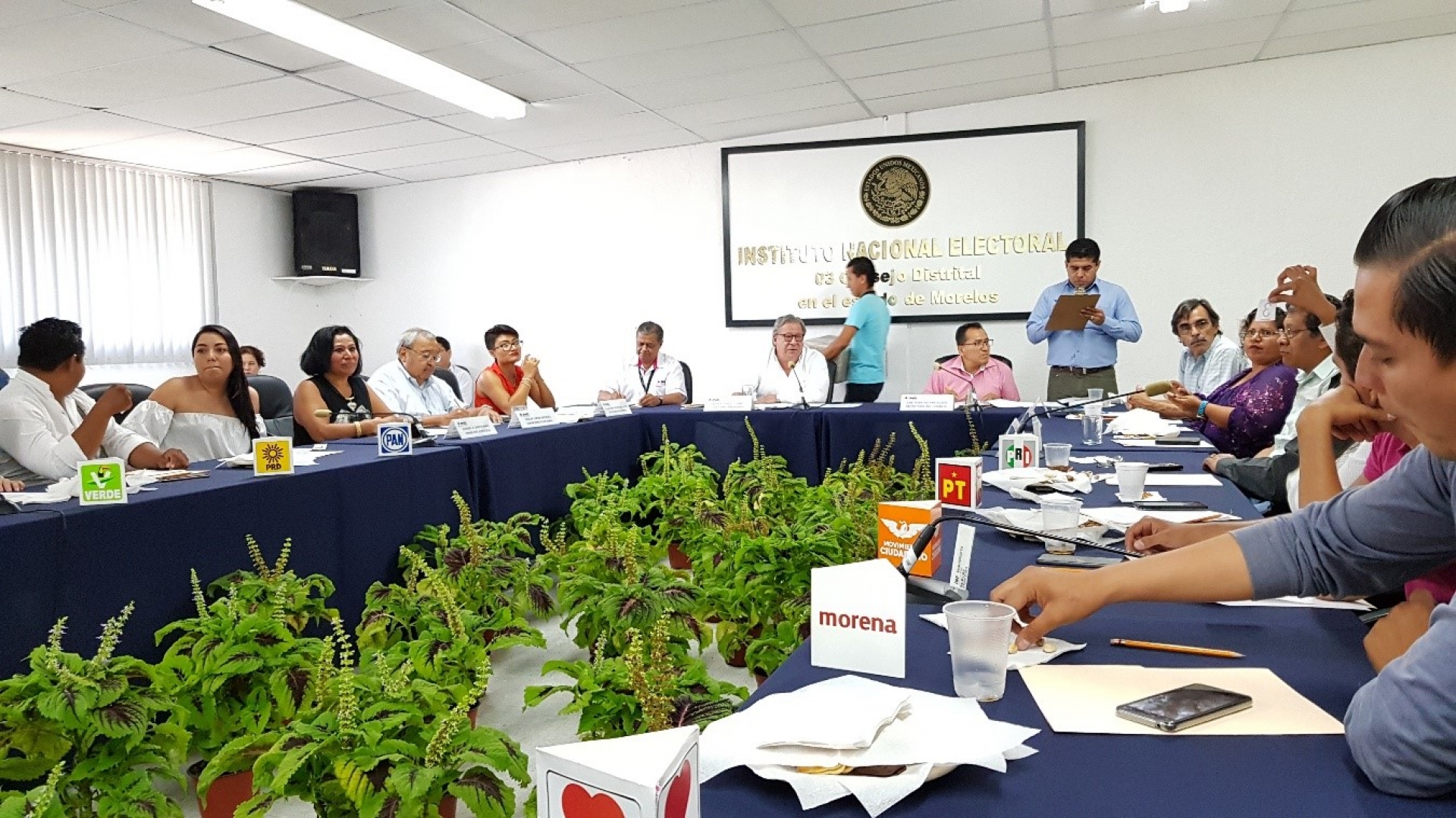 Entregan lista nominal de electores a representantes de los partidos políticos