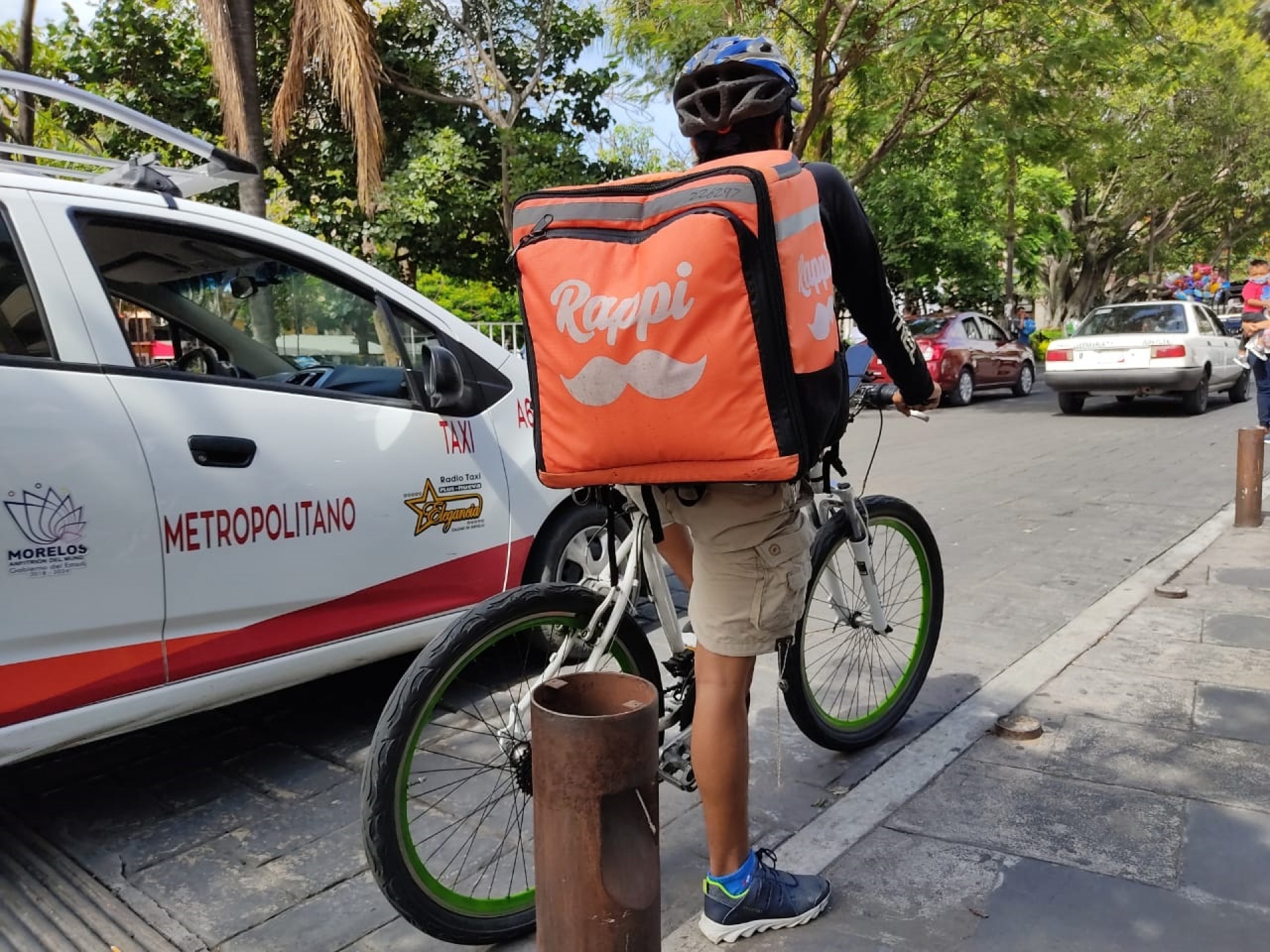 Trabaja en “Rappi”, pero reparte en bici