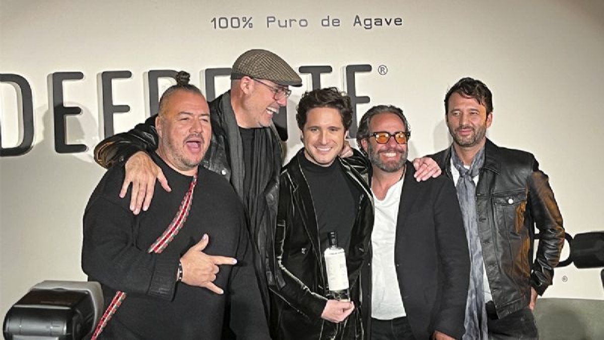 Diego Boneta presenta su nuevo tequila blanco 'Defrente'