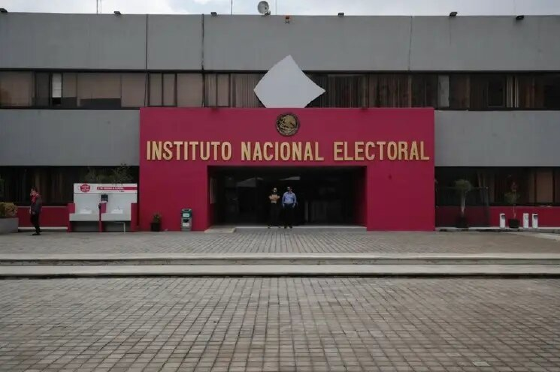 INE proponen tres debates presidenciales en 2024