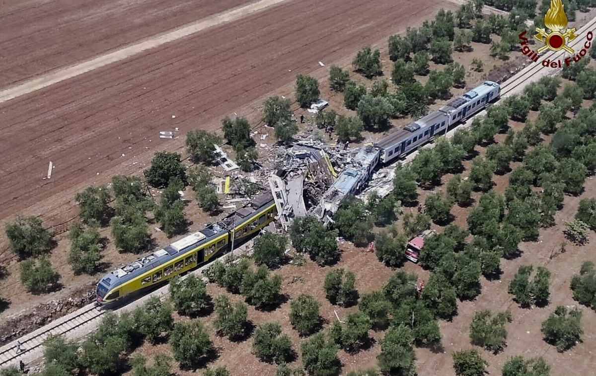 Chocan de frente dos trenes en Italia; al menos 20 muertos