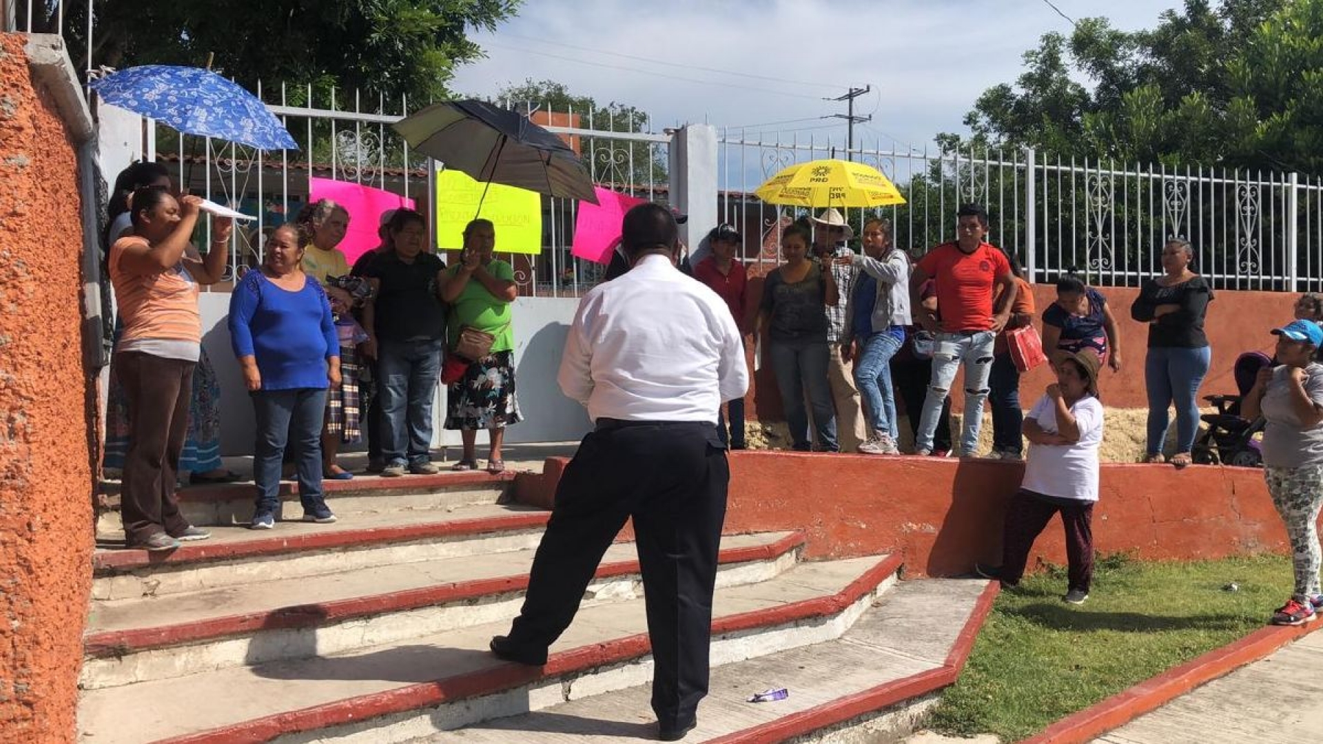 Demandan secretaria en primaria de Xicatlacotla