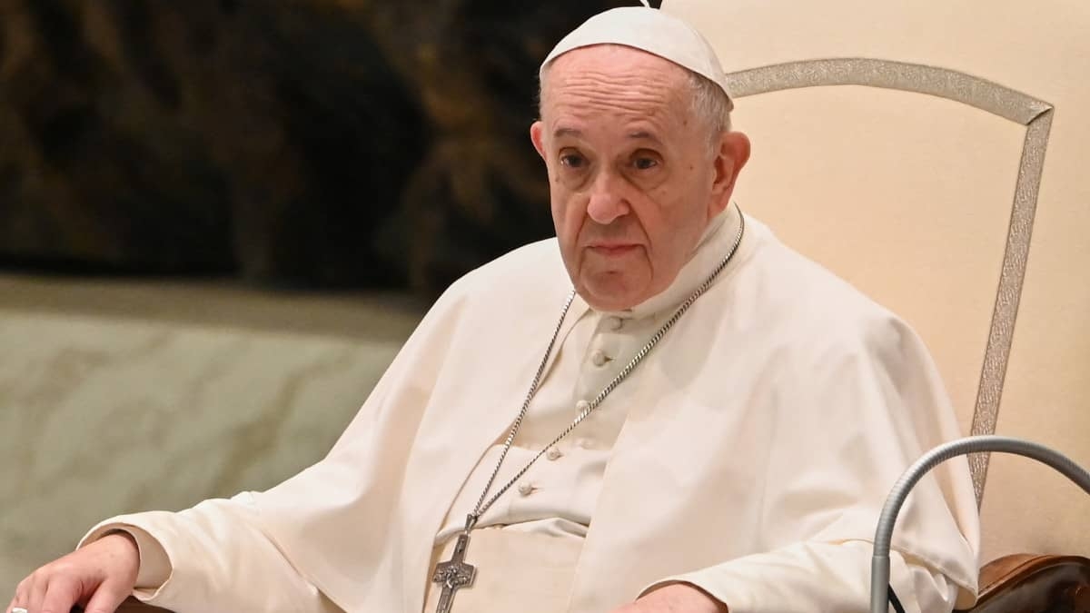 Papa Francisco afirma que vacunarse contra COVID, es un acto de amor