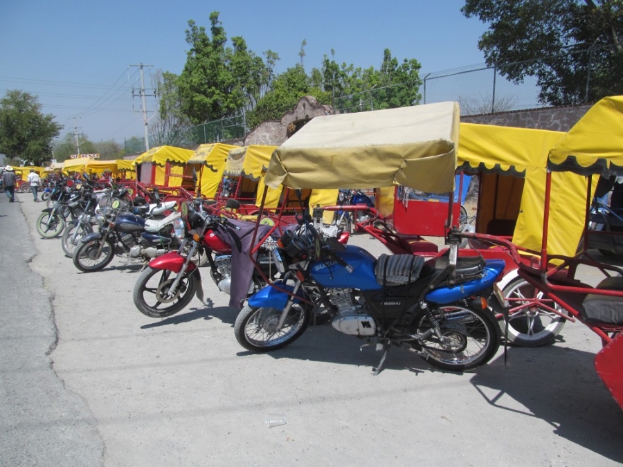 Critican transportistas expansión de mototaxis
