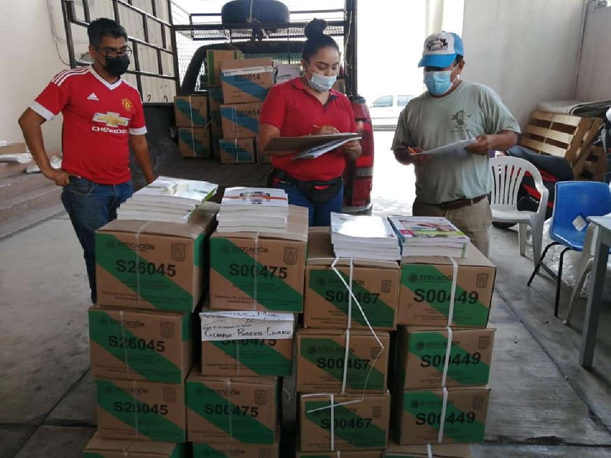 Todos los libros de texto ya están en las escuelas