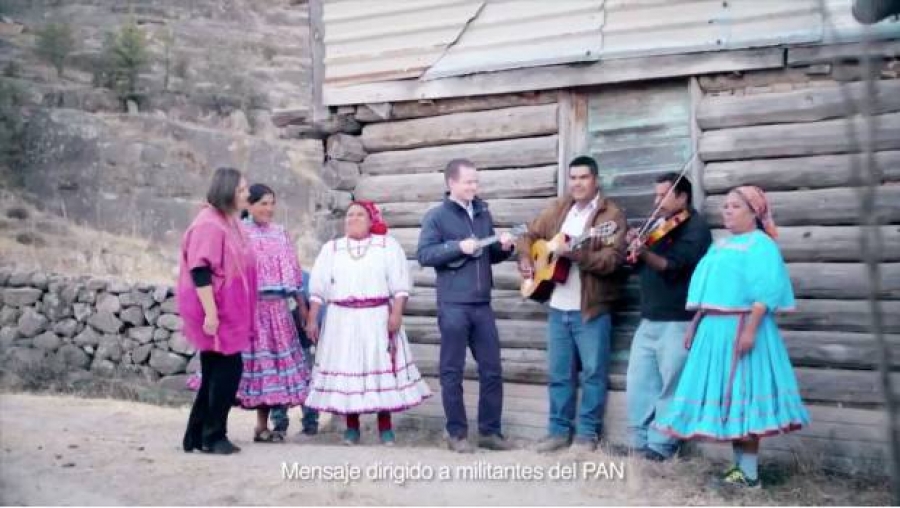 VIDEO: Anaya toca el ukelele en la Sierra Tarahumara